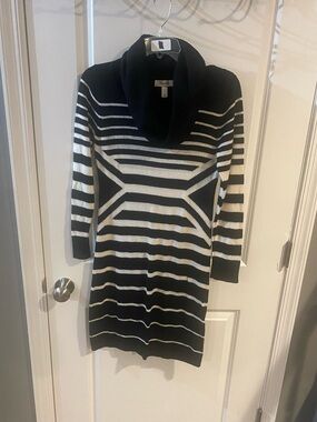Dressbarn Black And White Turtle Neck